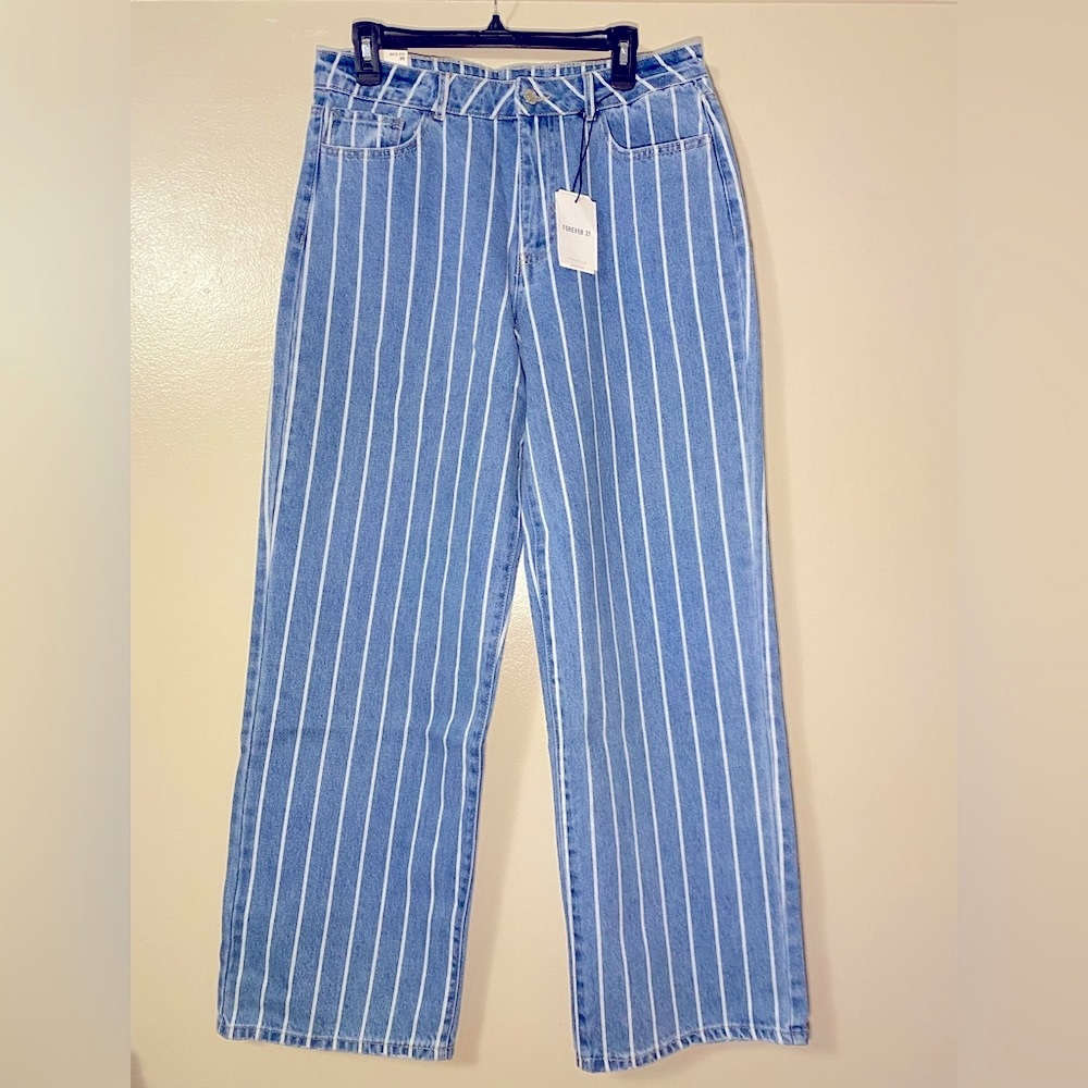 Forever 21 90’s Fit Jeans / Pinch Waist / Loose Fit / Relaxed Leg / Size 30